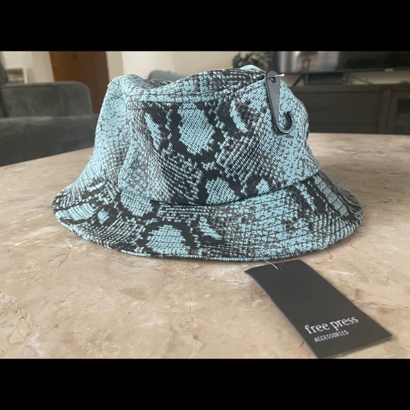 Snakeskin bucket hat Free Press - Picture 1 of 2